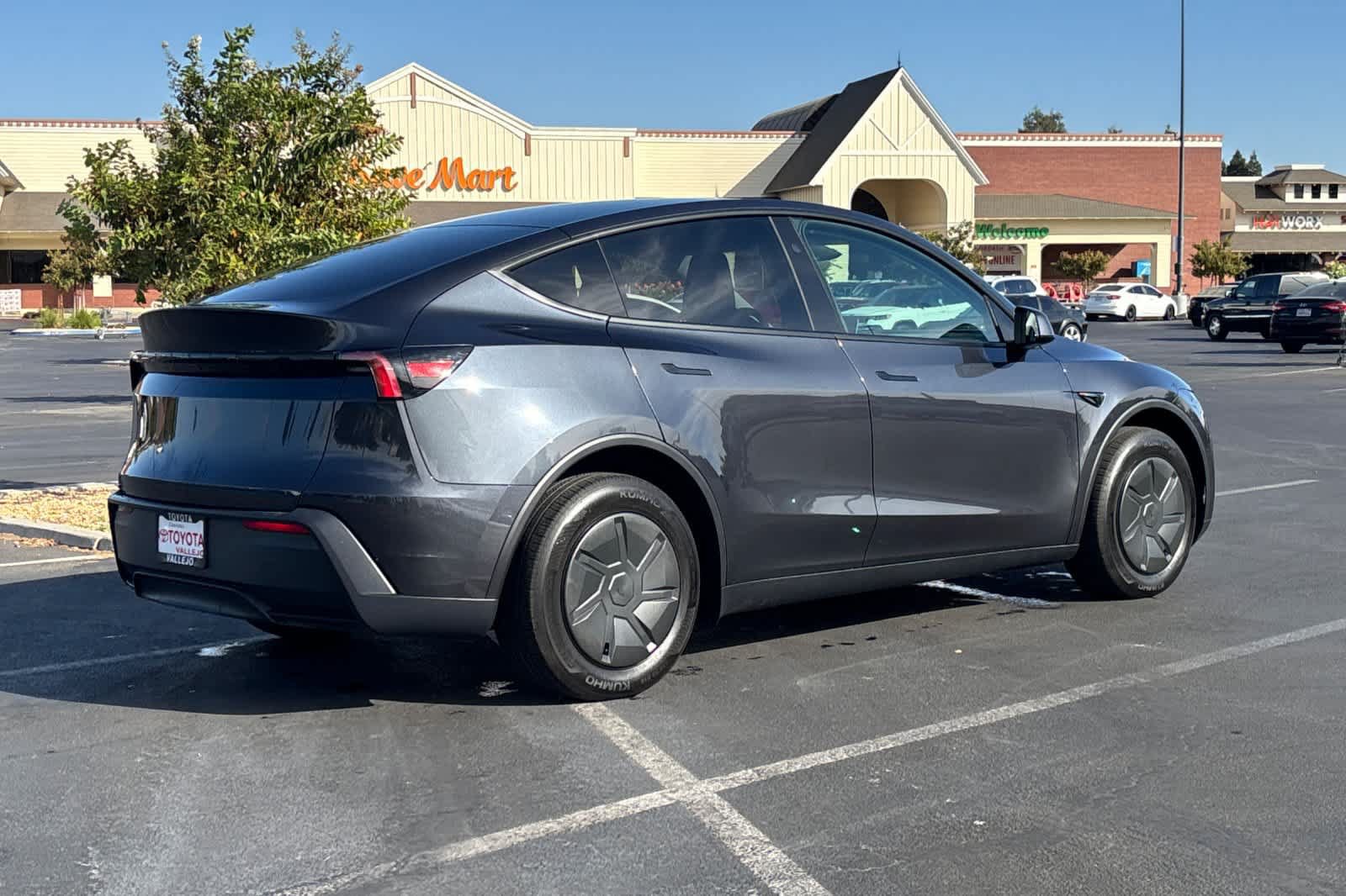 Used 2026 Tesla Model Y 2WD image 2