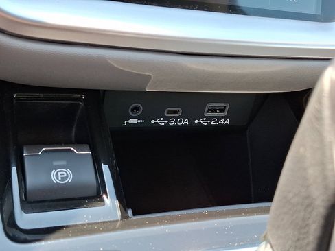 Used 2024 Subaru Outback Premium AWD/4WD image 23