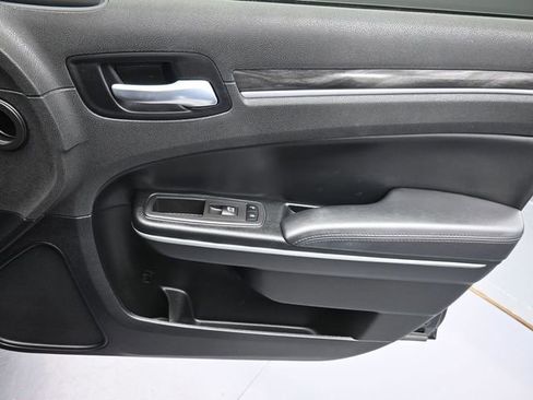 Used 2022 Chrysler 300 Touring L image 31