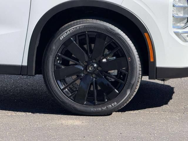 New 2026 Mitsubishi Outlander LE AWD/4WD image 8