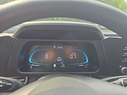 Used 2025 Hyundai Elantra SE FWD image 18