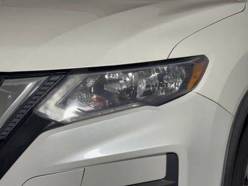 Used 2018 Nissan Rogue SV w/ Premium Package AWD/4WD image 12