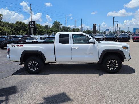 Used 2021 Toyota Tacoma TRD Off-Road w/ Technology Package AWD/4WD image 2