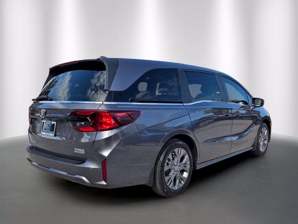 Used 2025 Honda Odyssey Touring image 3