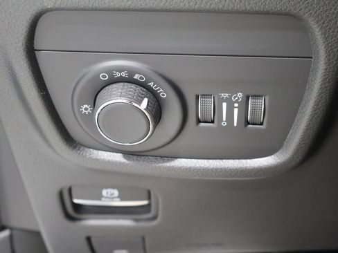 Used 2023 Jeep Grand Cherokee Altitude AWD/4WD image 30