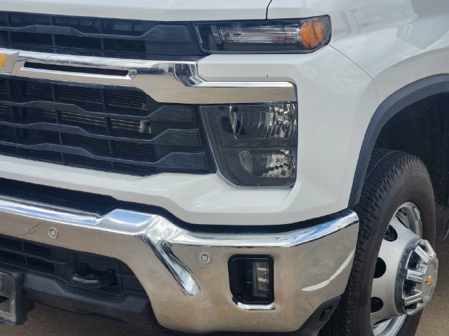 Used 2025 Chevrolet Silverado 3500 LT w/ Safety Package AWD/4WD image 9