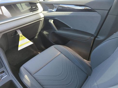 New 2026 Volkswagen Tiguan SE R-Line image 39