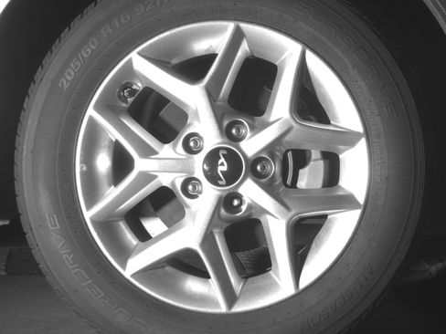 Used 2025 Kia Soul LX w/ LX Technology Package FWD image 13