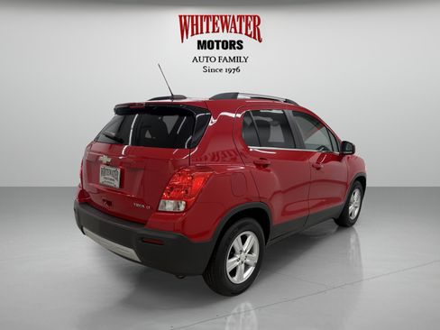 Used 2016 Chevrolet Trax LT w/ LT Sun and Sound Package FWD image 4