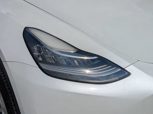 Used 2021 Tesla Model Y Long Range AWD/4WD image 10