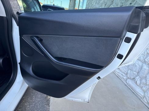 Used 2020 Tesla Model Y Long Range image 29