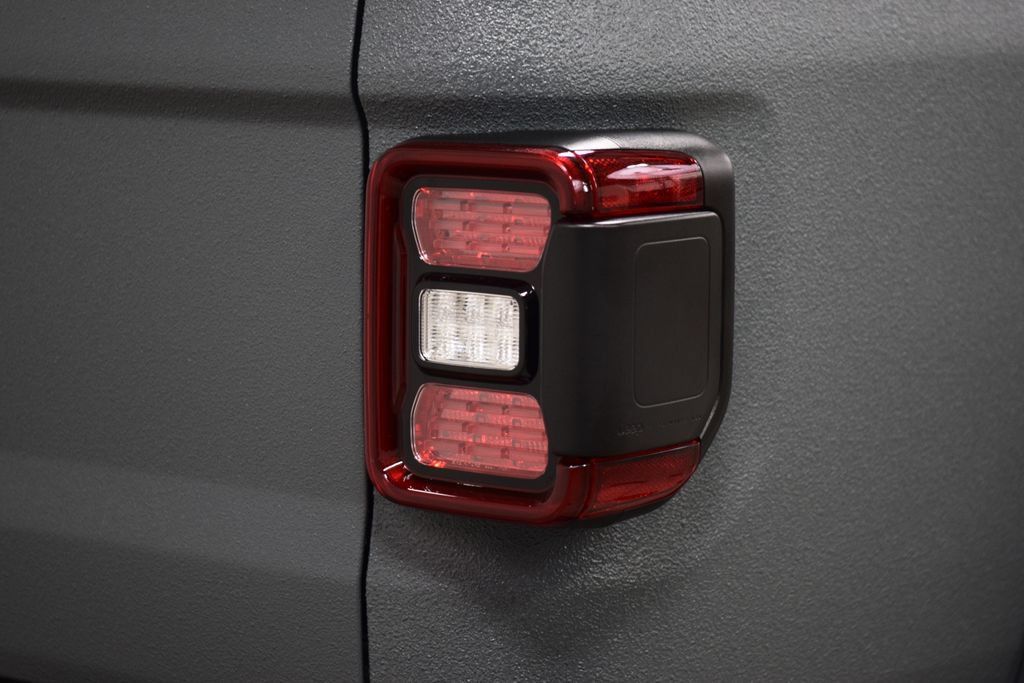 Used 2026 Jeep Gladiator Mojave AWD/4WD image 23