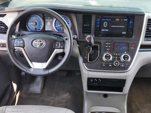 Used 2016 Toyota Sienna XLE w/ XLE Navigation Package FWD image 26