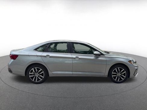 Used 2025 Volkswagen Jetta SE image 16