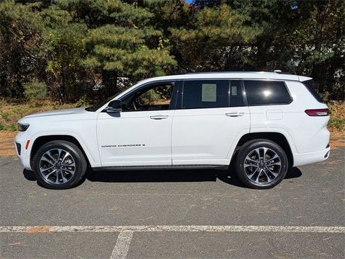 Used 2021 Jeep Grand Cherokee L Overland w/ Luxury Tech Group IV image 2