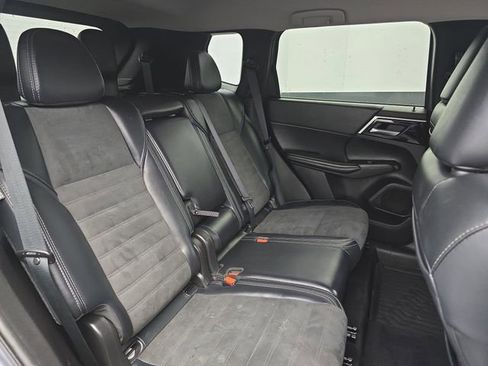 Used 2024 Mitsubishi Outlander SE image 42