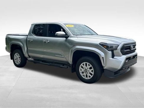Used 2025 Toyota Tacoma SR5 AWD/4WD image 8