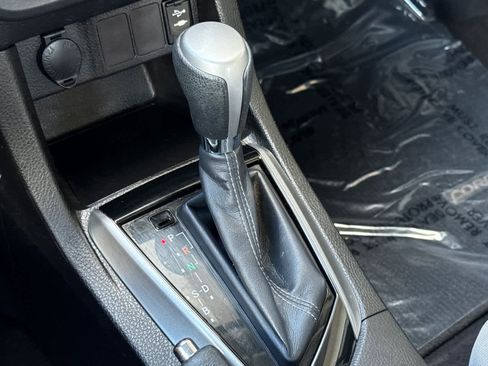 Used 2015 Toyota Corolla LE FWD image 19