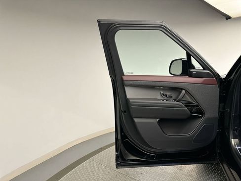 Used 2025 Land Rover Range Rover Sport Dynamic SE image 8