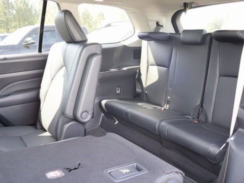 Used 2024 Toyota Grand Highlander XLE image 6