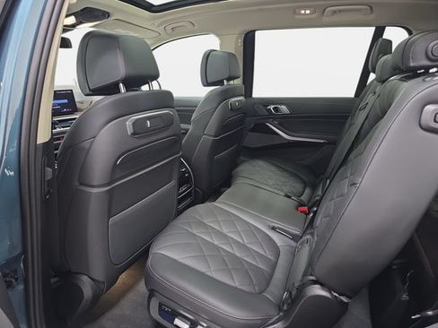 Used 2025 BMW X7 xDrive40i w/ Premium Package AWD/4WD image 10