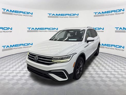 Used 2022 Volkswagen Tiguan SE FWD image 1