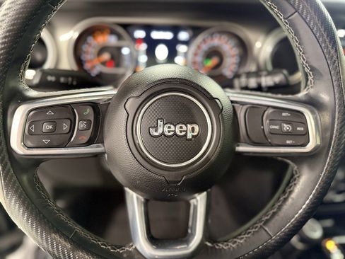 Used 2022 Jeep Wrangler Unlimited Sahara image 12