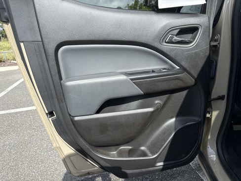 Used 2021 Chevrolet Colorado Z71 w/ Safety Package RWD image 9