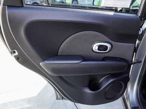 Used 2016 Kia Soul + FWD image 21