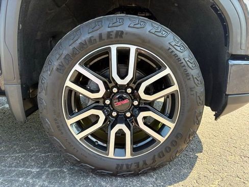 Used 2022 GMC Sierra 1500 AT4 image 11