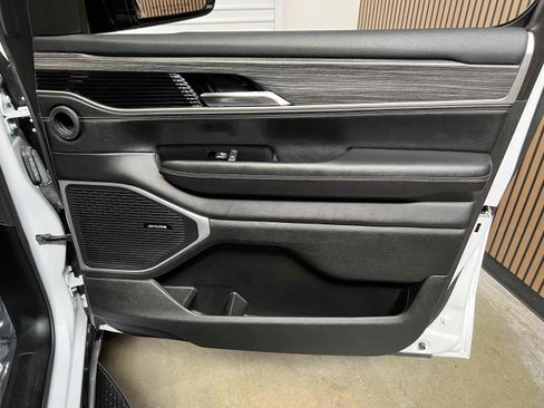 Used 2024 Jeep Wagoneer L Series II RWD image 71