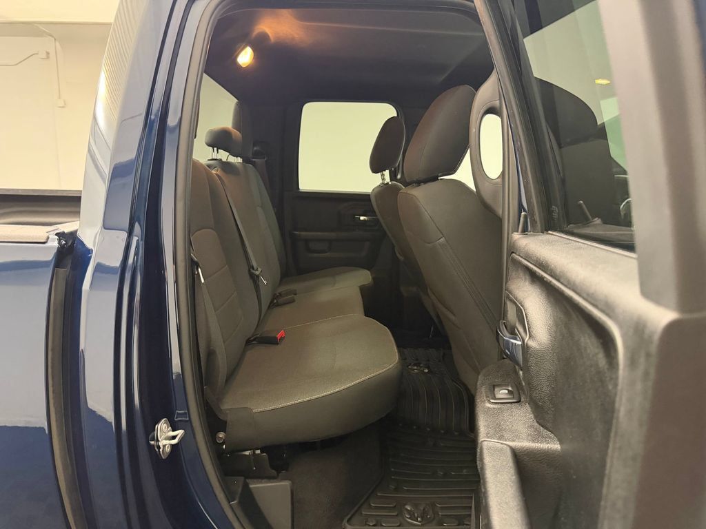 Used 2022 RAM 1500 Warlock AWD/4WD image 32