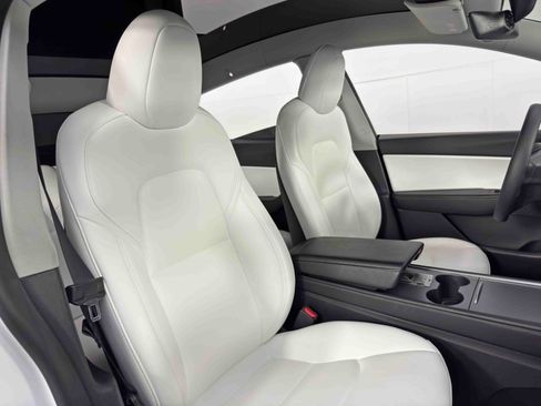 Used 2022 Tesla Model Y Performance image 36