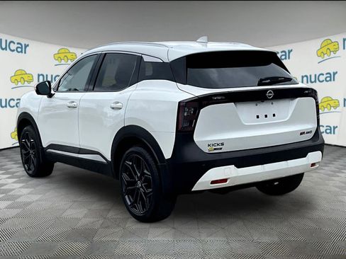 Used 2025 Nissan Kicks SR w/ SR Premium Package image 4