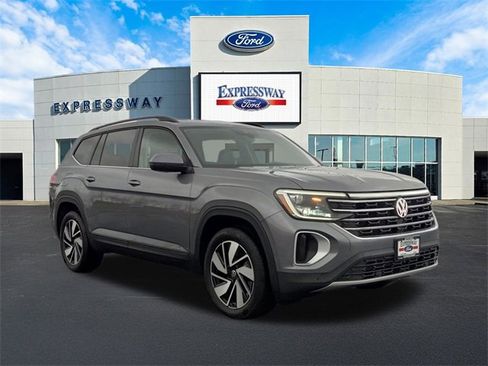 Used 2025 Volkswagen Atlas SE image 4