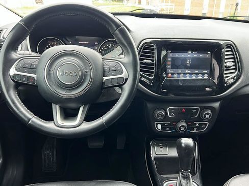 Used 2018 Jeep Compass Latitude w/ Popular Equipment Group FWD image 12