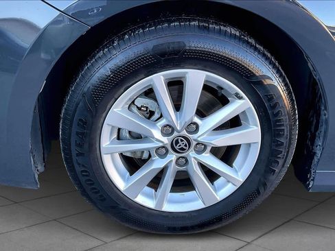 Used 2025 Toyota Camry LE image 11