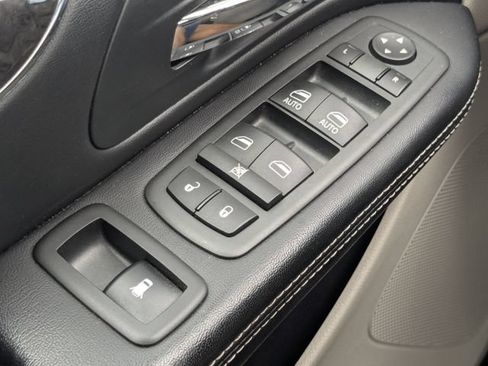 Used 2012 Chrysler Town & Country Touring FWD image 26
