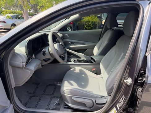 Used 2023 Hyundai Elantra SEL FWD image 11