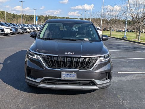 Used 2024 Kia Carnival LX image 8