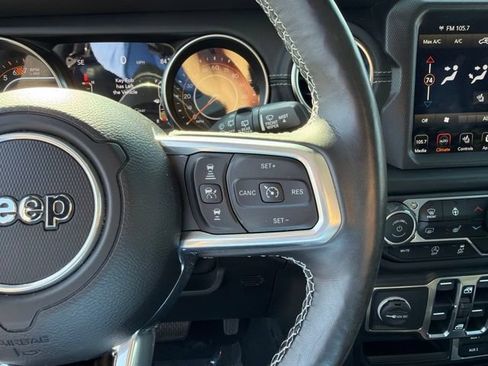 Used 2022 Jeep Wrangler Unlimited Sahara w/ LED Lighting Group AWD/4WD image 18