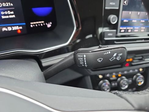 Used 2023 Volkswagen Jetta SE image 21