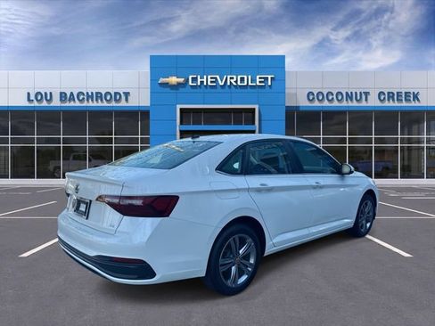 Used 2024 Volkswagen Jetta SE FWD image 8