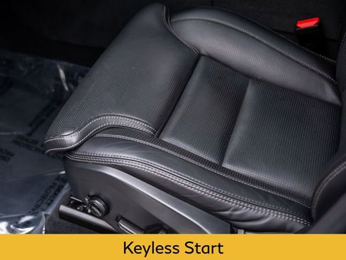 Used 2023 Volvo XC60 T8 Ultimate image 14