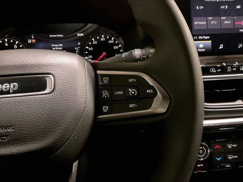 Used 2025 Jeep Compass Trailhawk AWD/4WD image 18