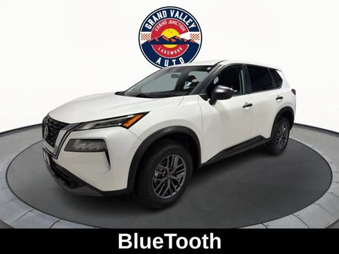 Used 2022 Nissan Rogue S AWD/4WD image 2