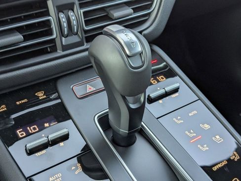 Certified 2026 Porsche Macan AWD/4WD image 20