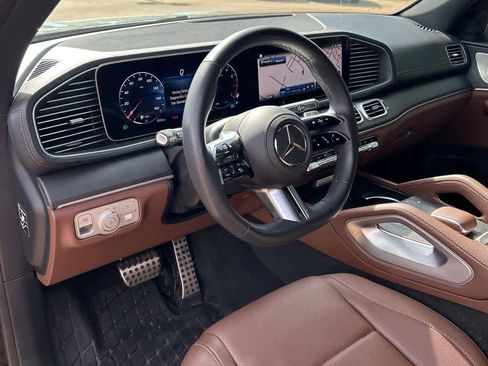 Used 2024 Mercedes-Benz GLS 450 4MATIC image 11