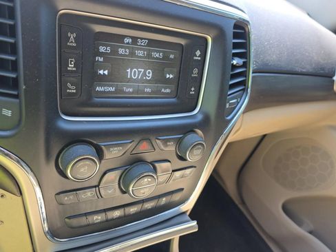 Used 2017 Jeep Grand Cherokee Laredo w/ Quick Order Package 23E AWD/4WD image 16