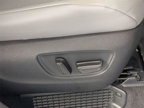 Certified 2022 Toyota Sienna XLE FWD image 34